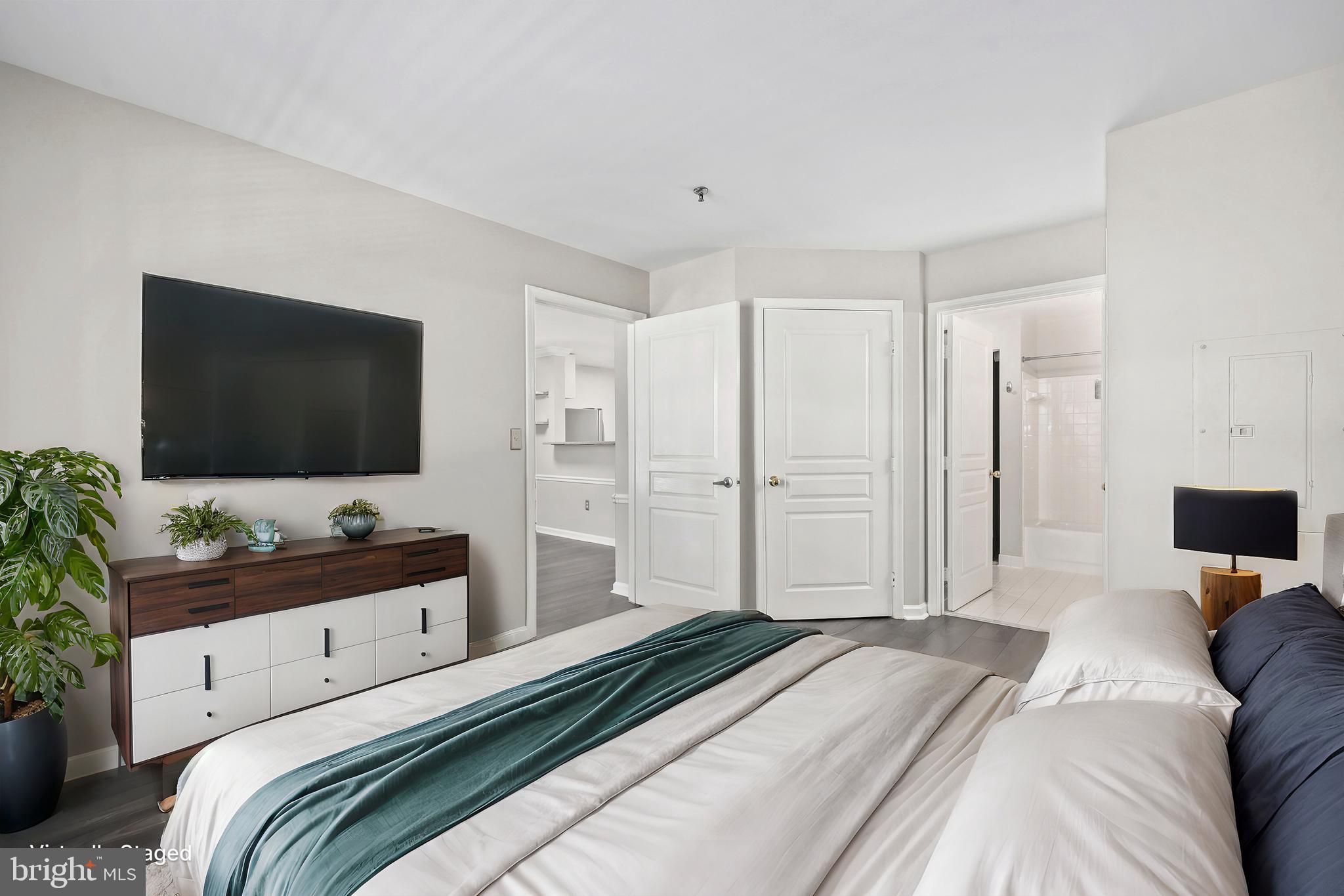 SAVOY PARK CONDOMINIUMS - Residential