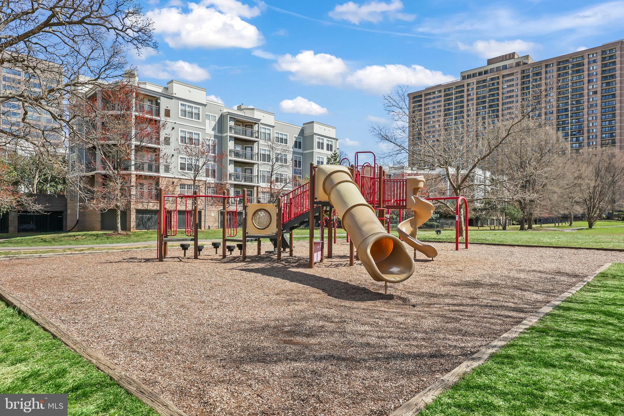 SAVOY PARK CONDOMINIUMS - Residential