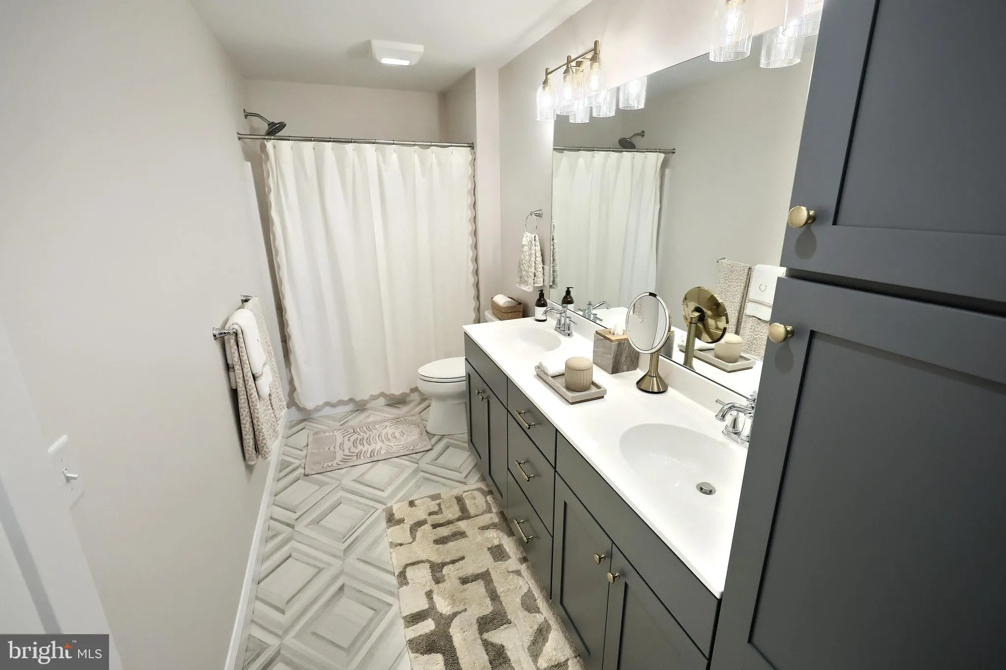 York, Pennsylvania 17406, United States, 4 Bedrooms Bedrooms, ,3 BathroomsBathrooms,Residential,Pending,151829