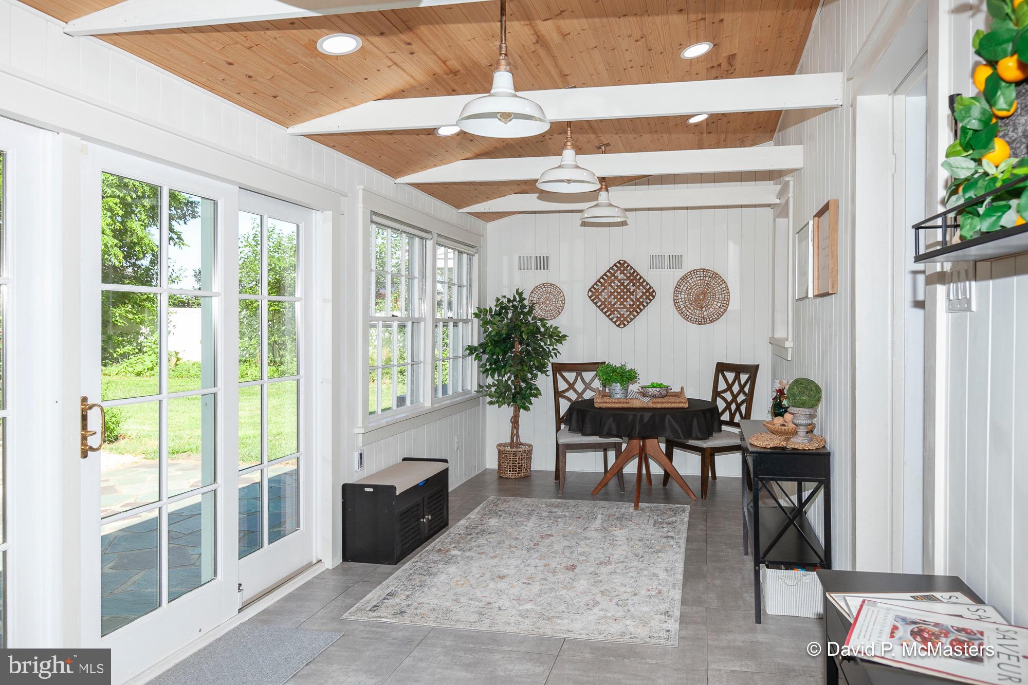 SUMMIT POINT - Residential