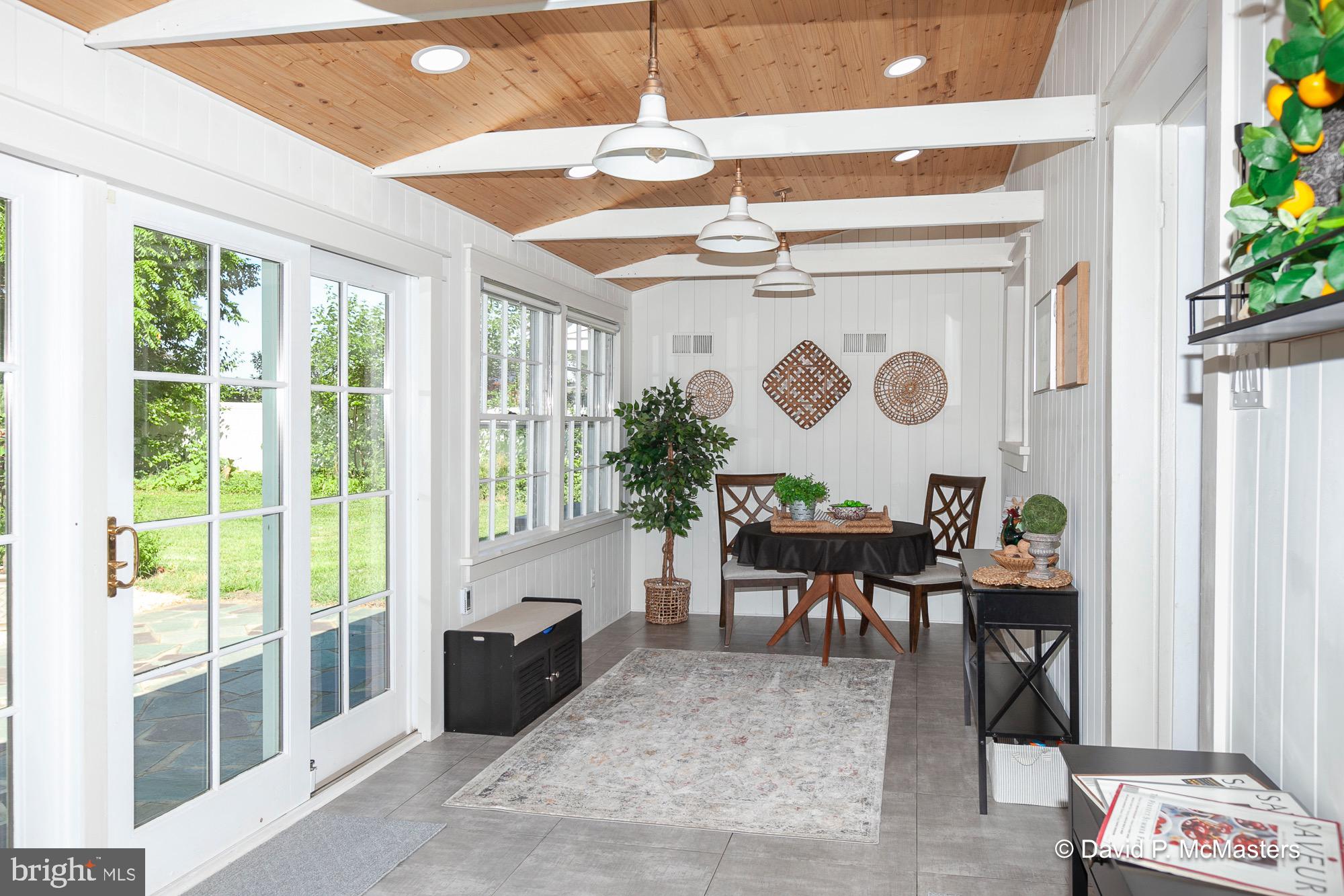 SUMMIT POINT - Residential