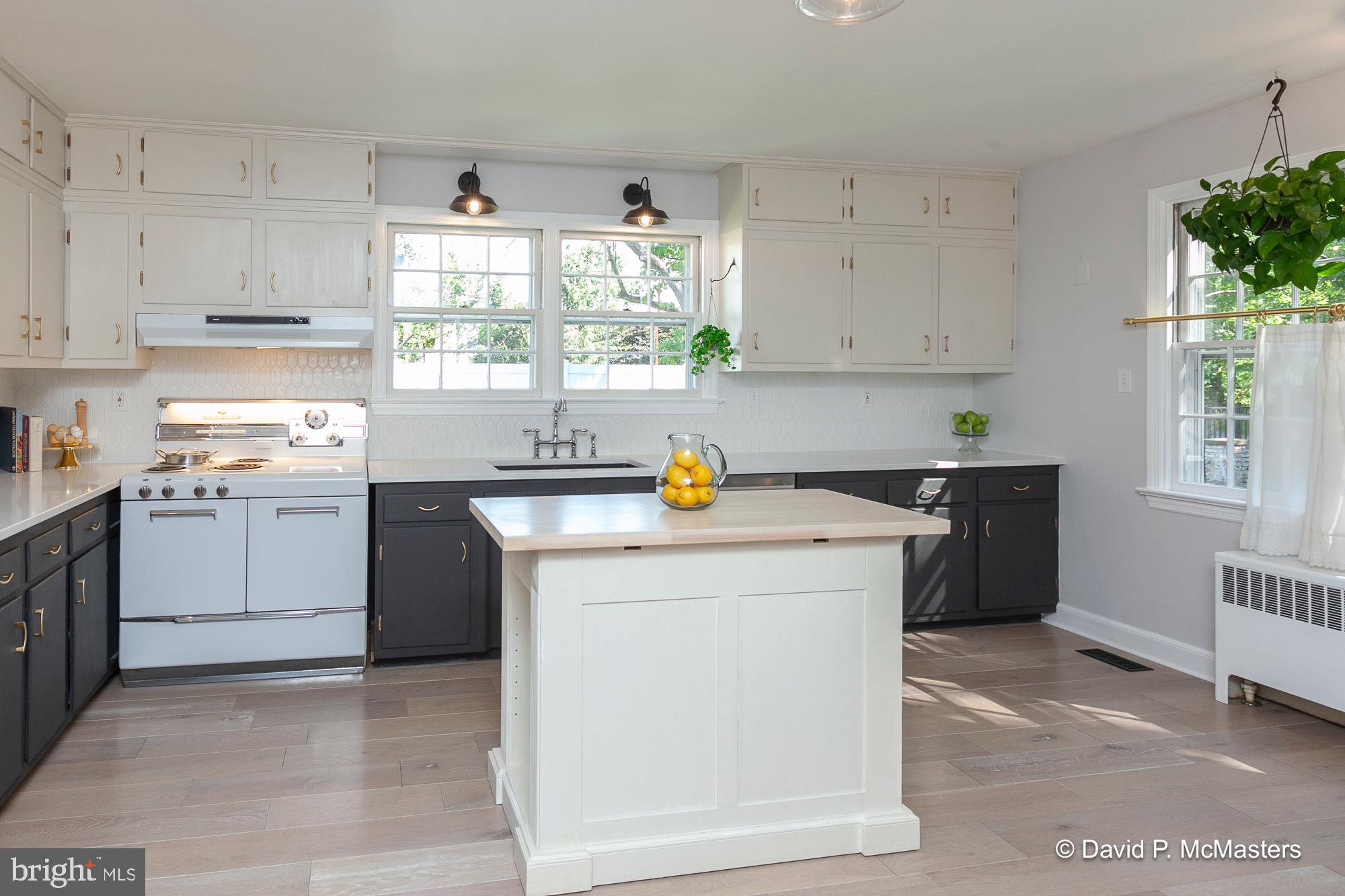 SUMMIT POINT - Residential