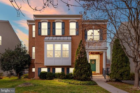 Photo of 10604 Drumm Avenue, KENSINGTON, MD 20895 (MLS # MDMC2152540) Photo of 10604 Drumm Avenue, KENSINGTON, MD 20895 (MLS # MDMC2152540)