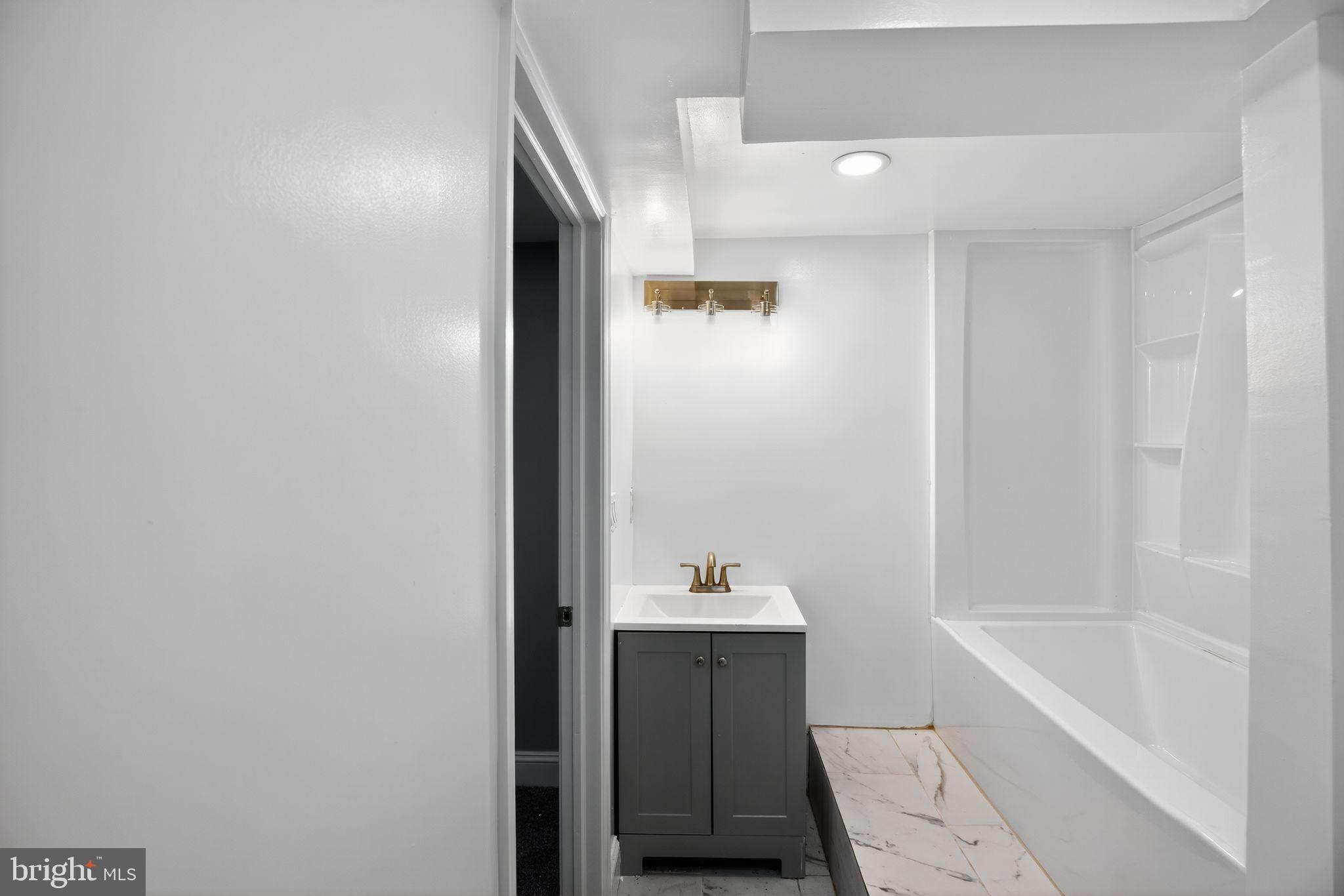 SYLVAN VIEW ON MAGOTHY - Residential