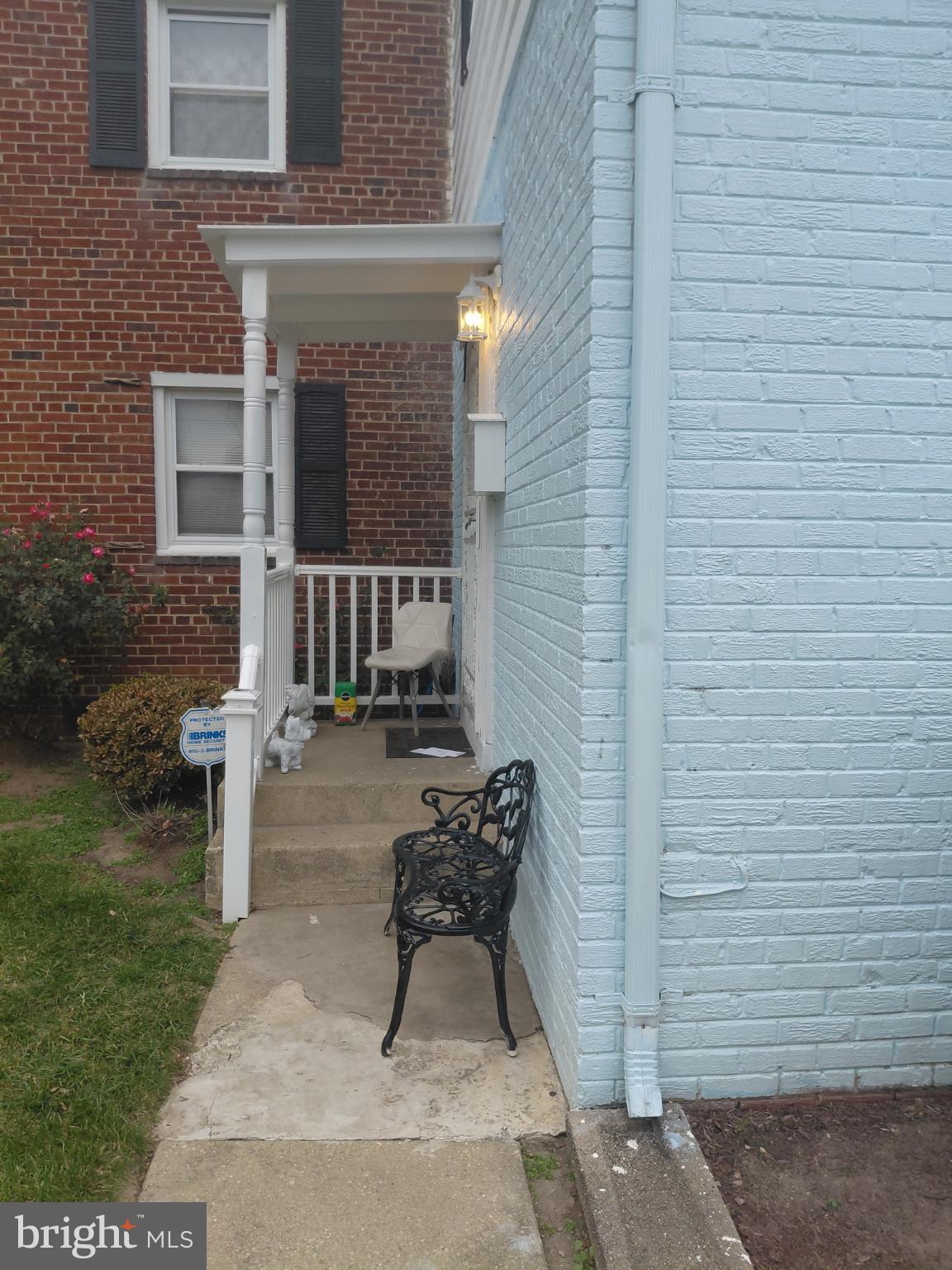 2561 COLEBROOKE DRIVE