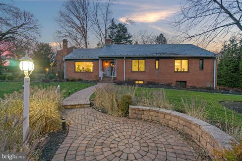 Photo of 7900 GLENDALE RD, CHEVY CHASE, MD 20815 (MLS # MDMC2077094)