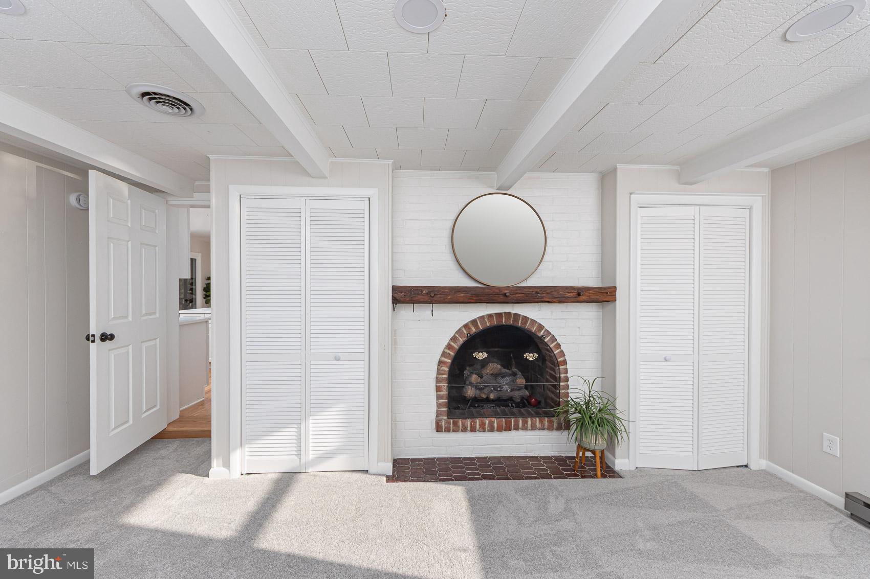 WHITE HOUSE PARK - Residential