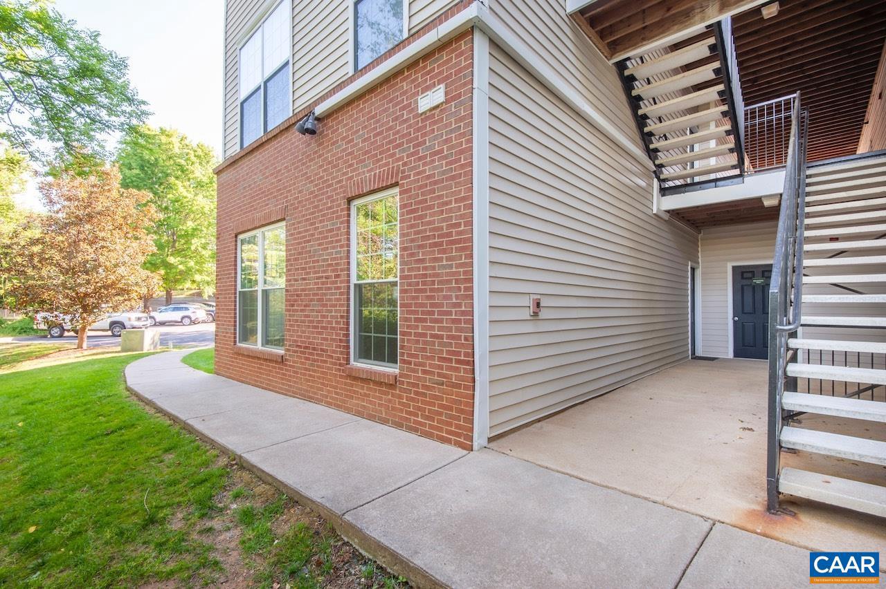 270 RIVERBEND DR 1C