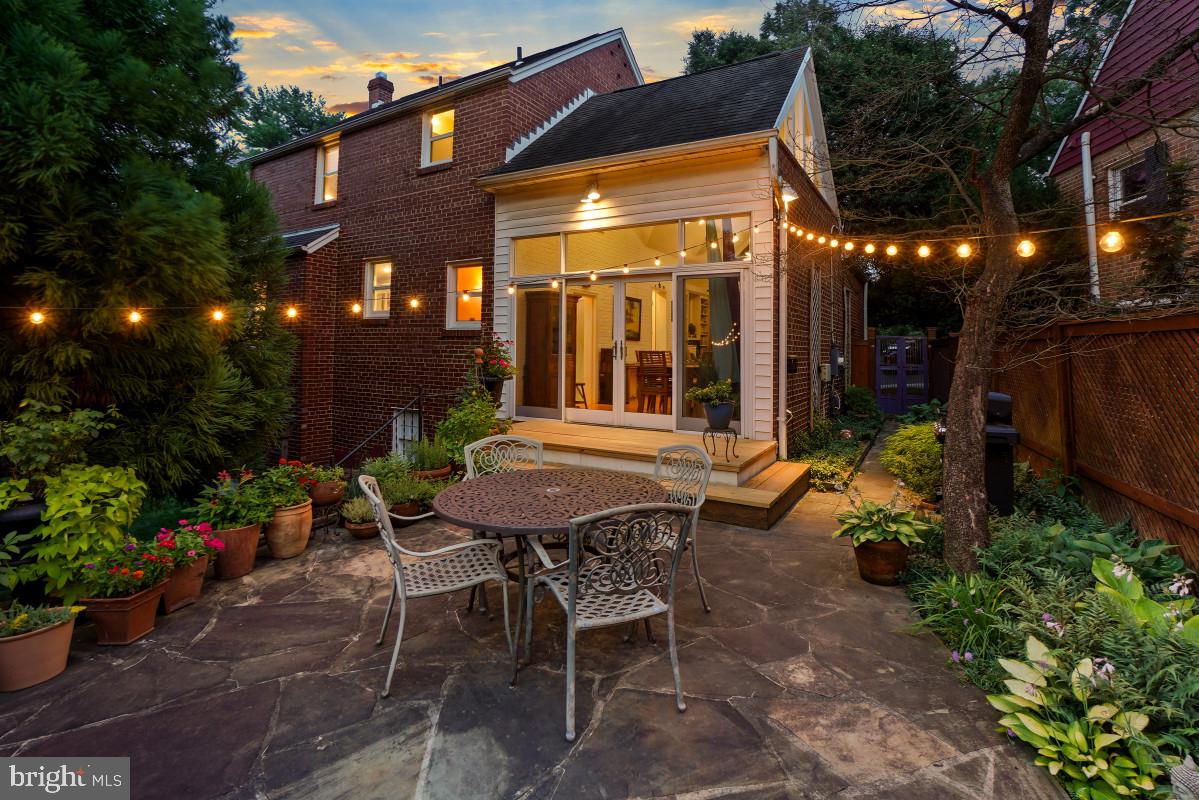 8422 QUEEN ANNES DRIVE