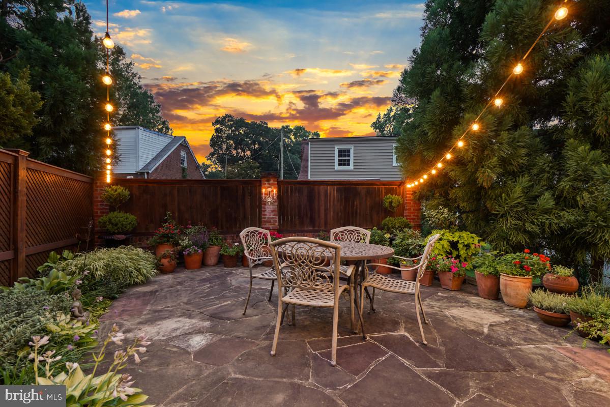 8422 QUEEN ANNES DRIVE