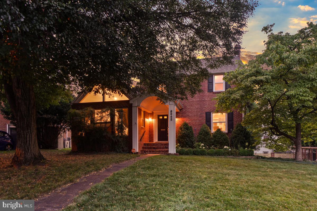 8422 QUEEN ANNES DRIVE