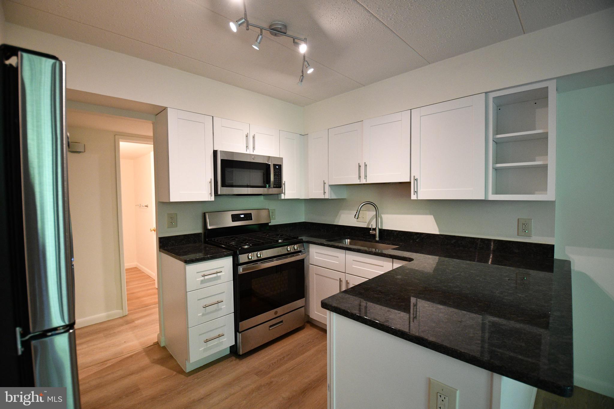 DEERING WOODS - Residential Lease