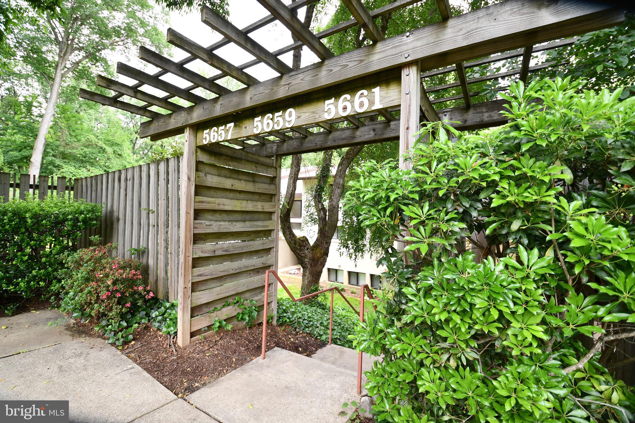 DEERING WOODS - Residential Lease