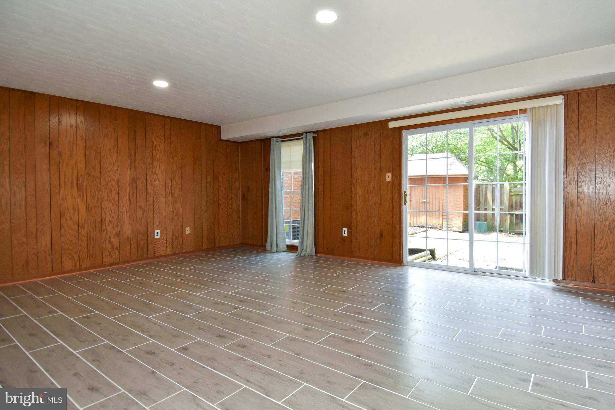 DIAMOND FARM - Residential Lease