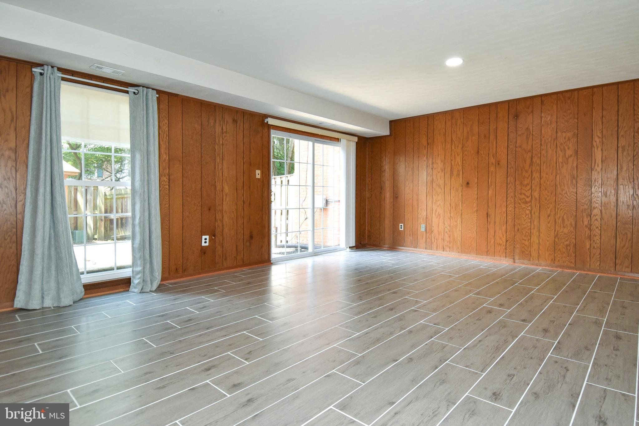 DIAMOND FARM - Residential Lease