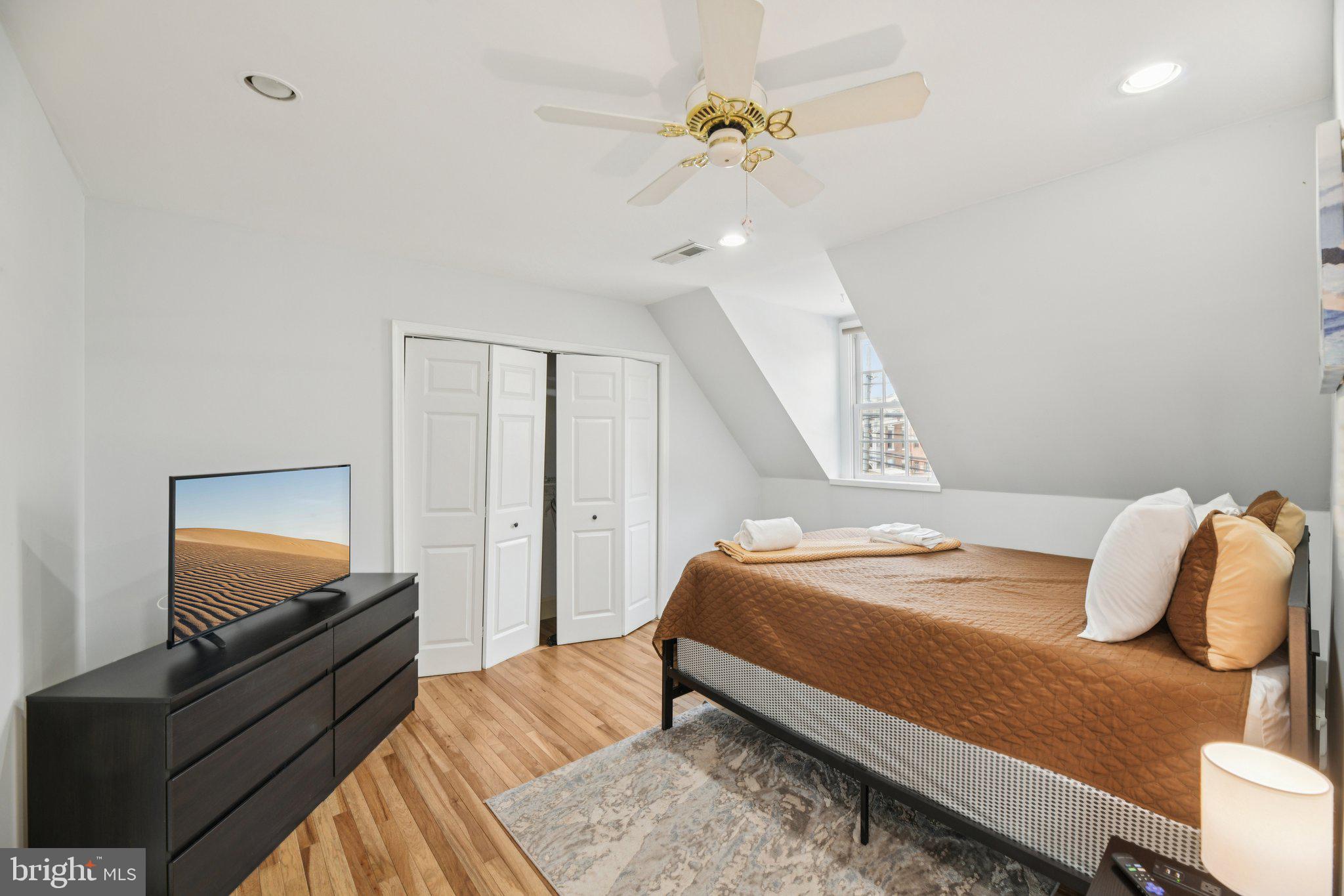 OLD TOWN ALEXANDRIA - Residential