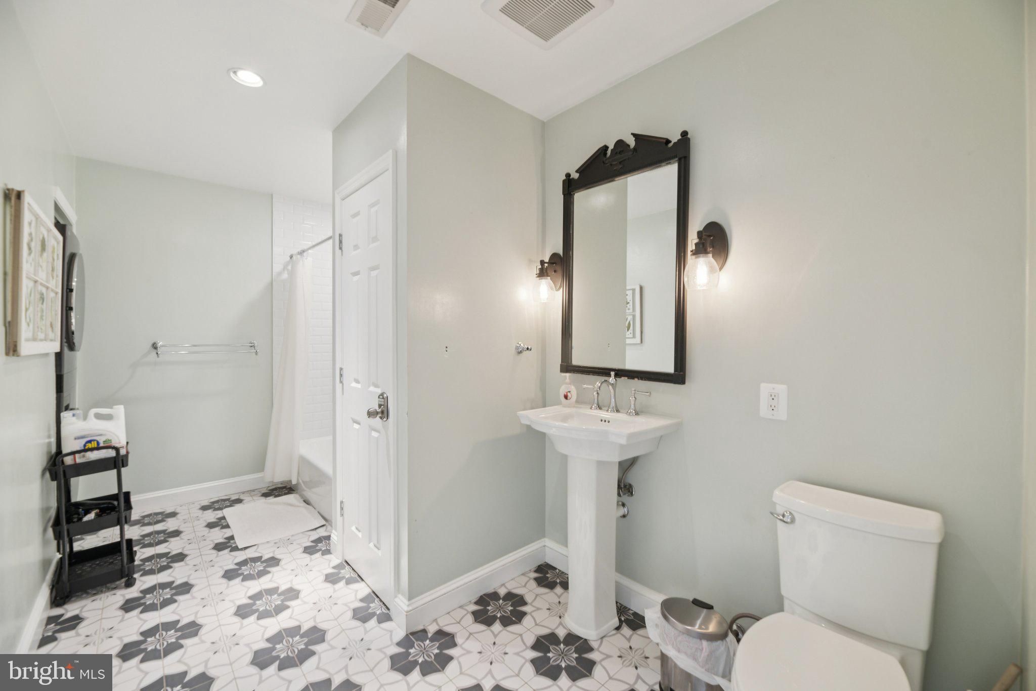 OLD TOWN ALEXANDRIA - Residential