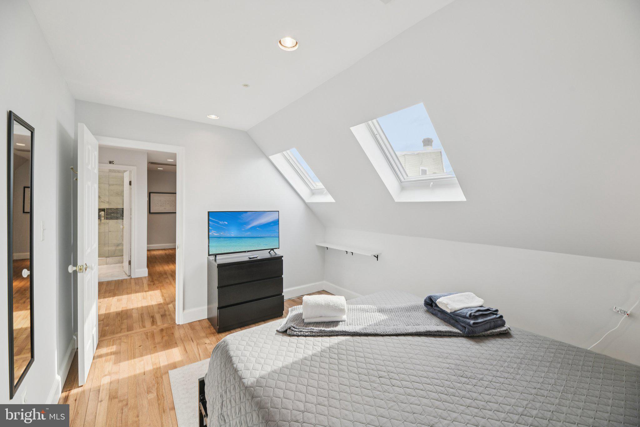 OLD TOWN ALEXANDRIA - Residential