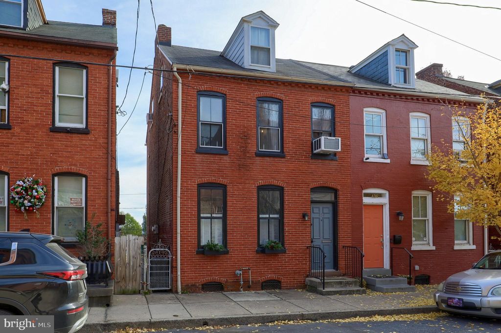 Photo of 434 Poplar Street, Lancaster, PA 17603 (MLS # PALA2040652)