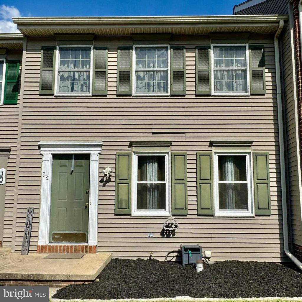 Photo of 28 Cranfield Court, ELIZABETHTOWN, PA 17022 (MLS # PALA2075776)