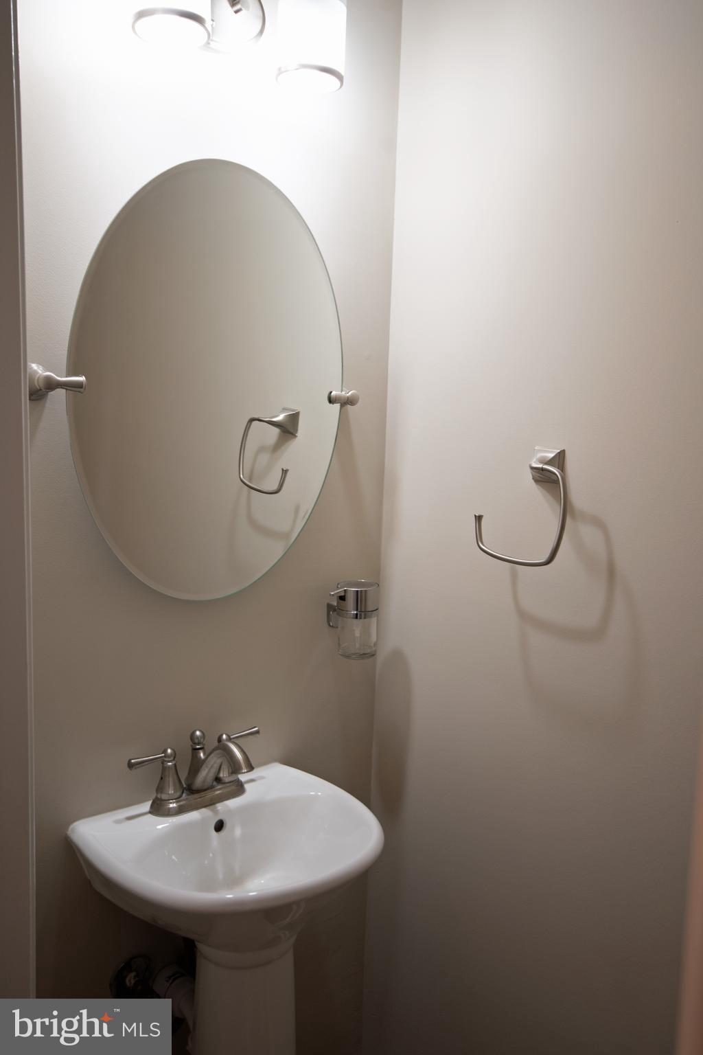 VIRGINIA MANOR TOWNHOMES - Residential Lease