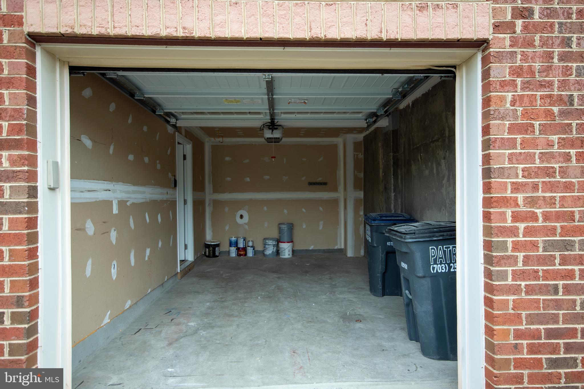 VIRGINIA MANOR TOWNHOMES - Residential Lease