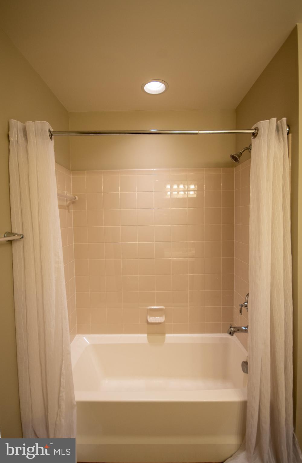 VIRGINIA MANOR TOWNHOMES - Residential Lease