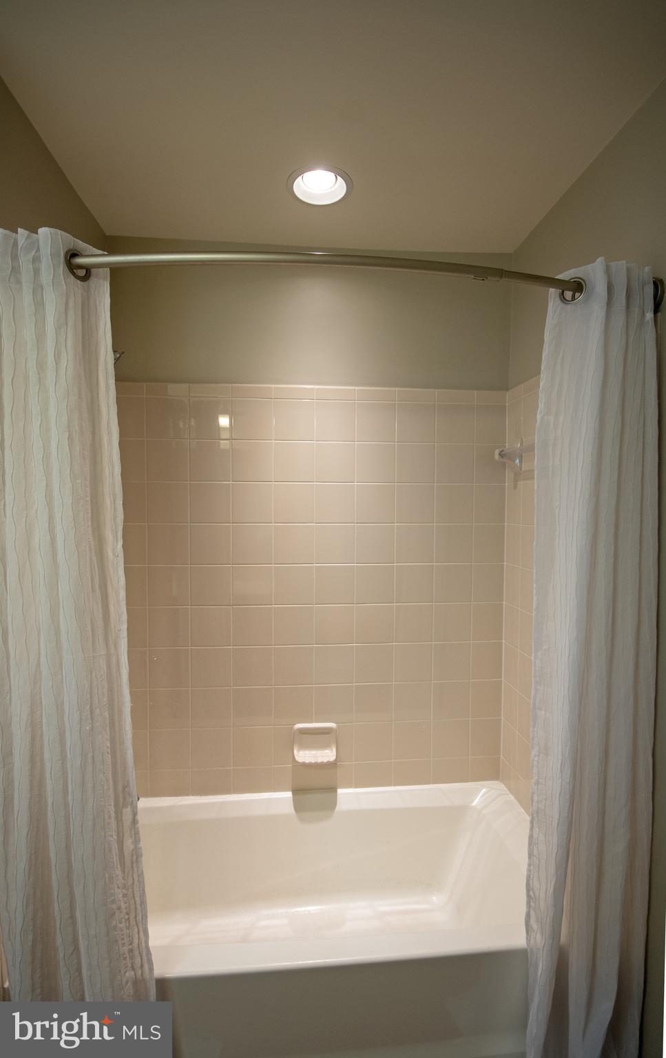 VIRGINIA MANOR TOWNHOMES - Residential Lease