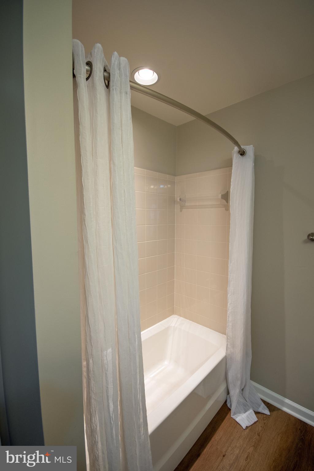 VIRGINIA MANOR TOWNHOMES - Residential Lease