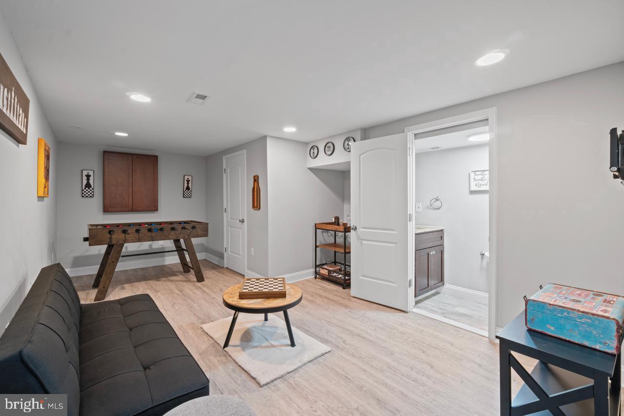 JOHNSTON SQUARE - Residential Lease