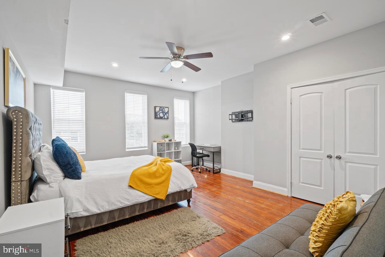 JOHNSTON SQUARE - Residential Lease