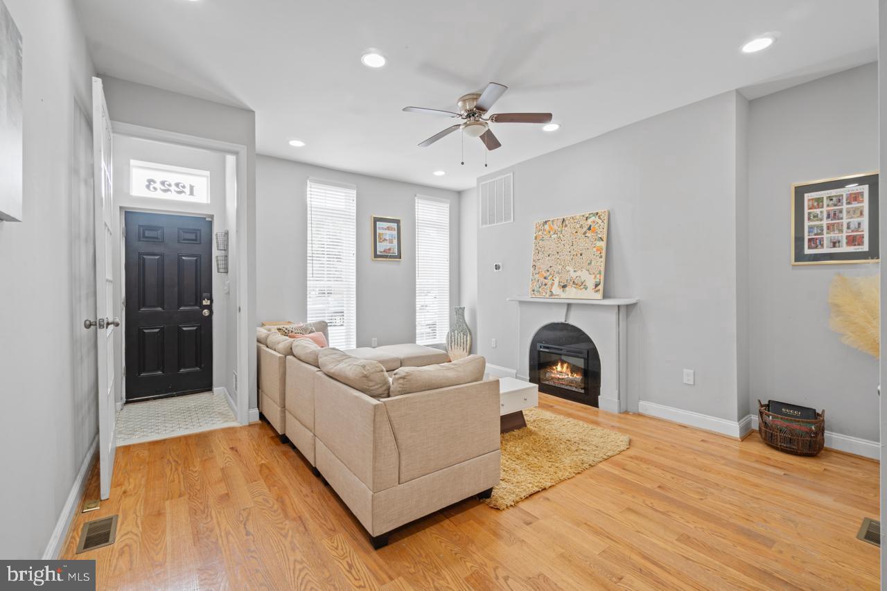 JOHNSTON SQUARE - Residential Lease