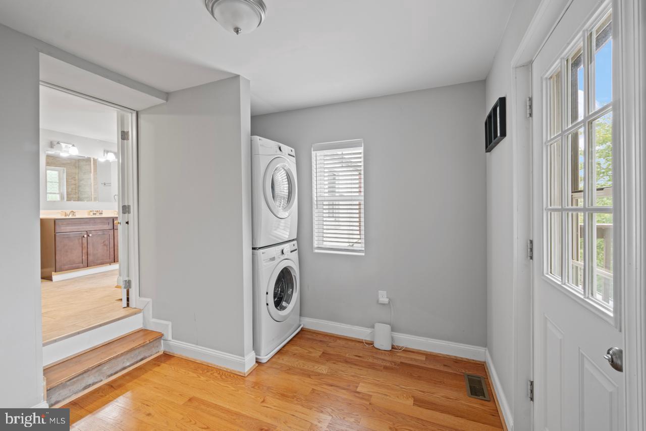 JOHNSTON SQUARE - Residential Lease