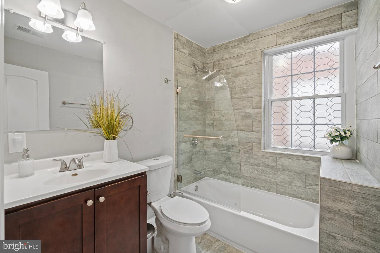 JOHNSTON SQUARE - Residential Lease