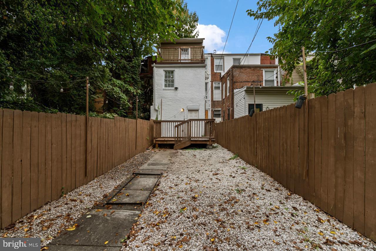 JOHNSTON SQUARE - Residential Lease