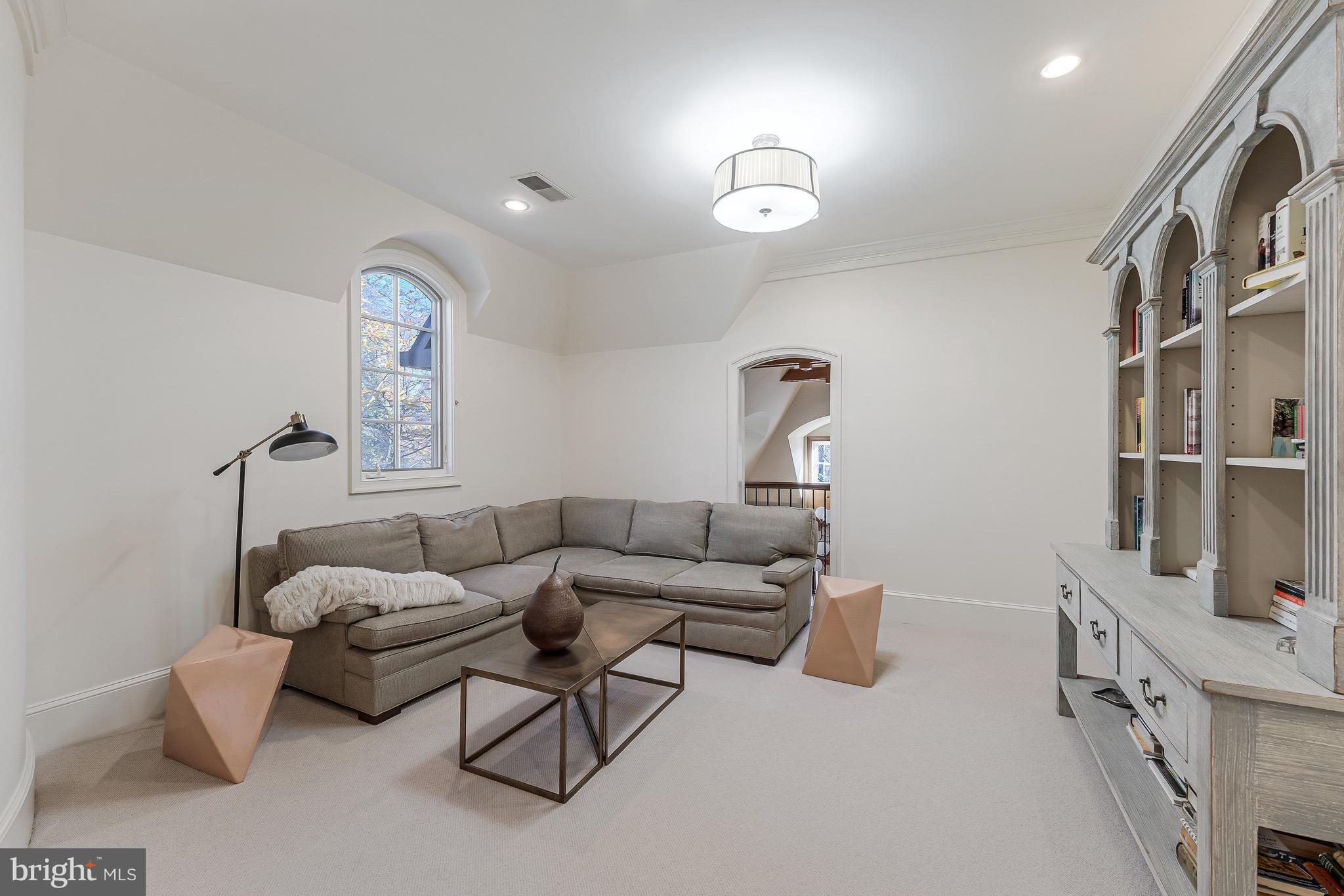 BRADLEY HILLS GROVE - Residential