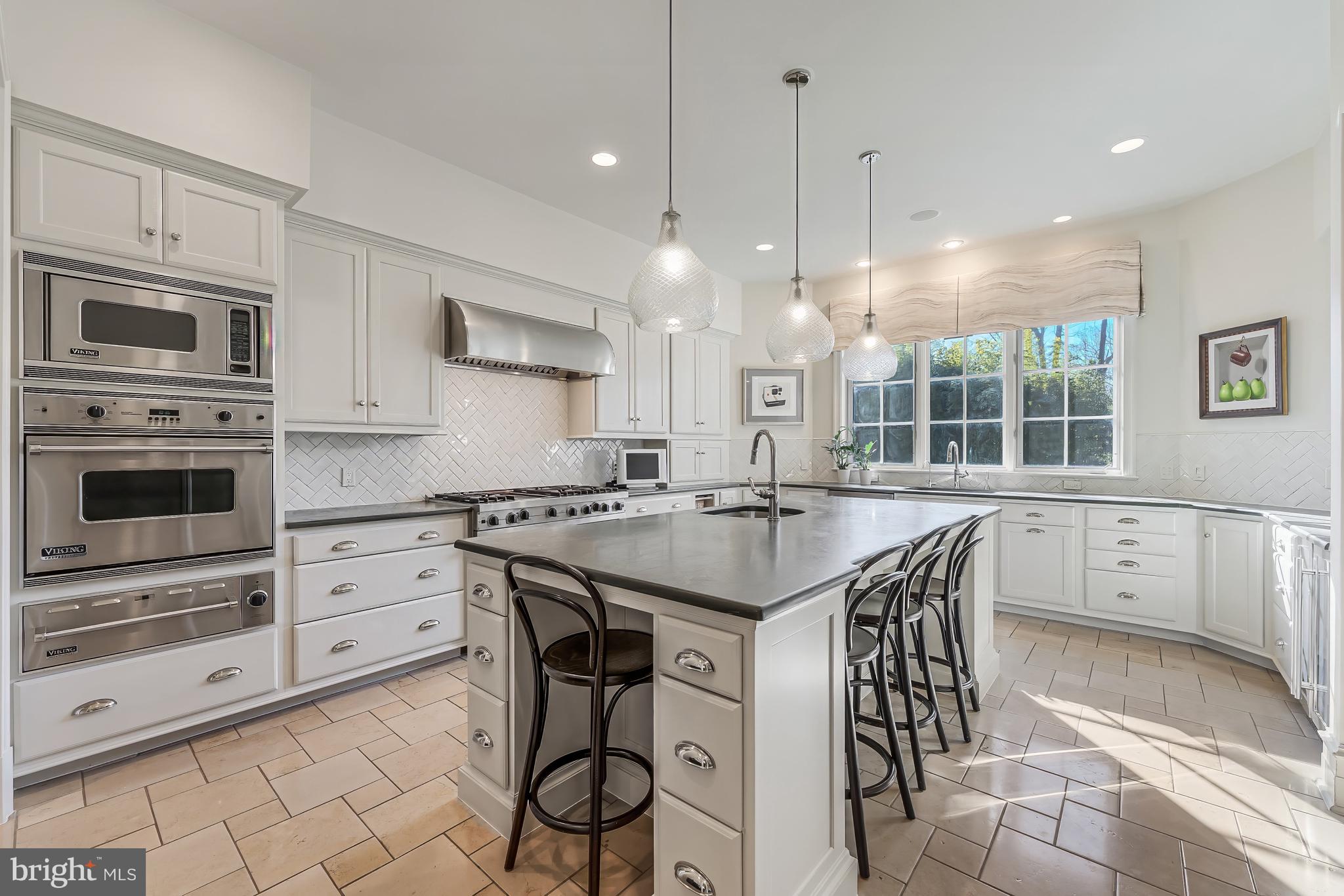 BRADLEY HILLS GROVE - Residential
