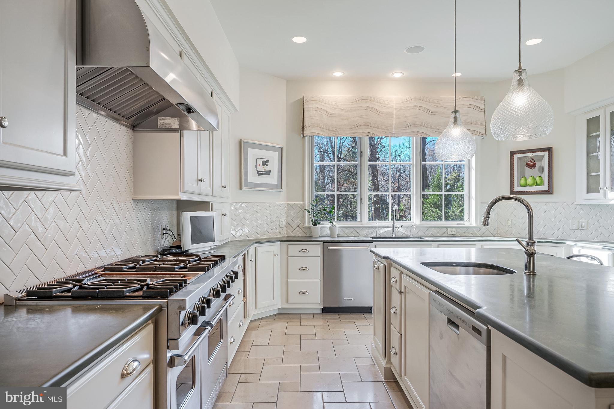 BRADLEY HILLS GROVE - Residential