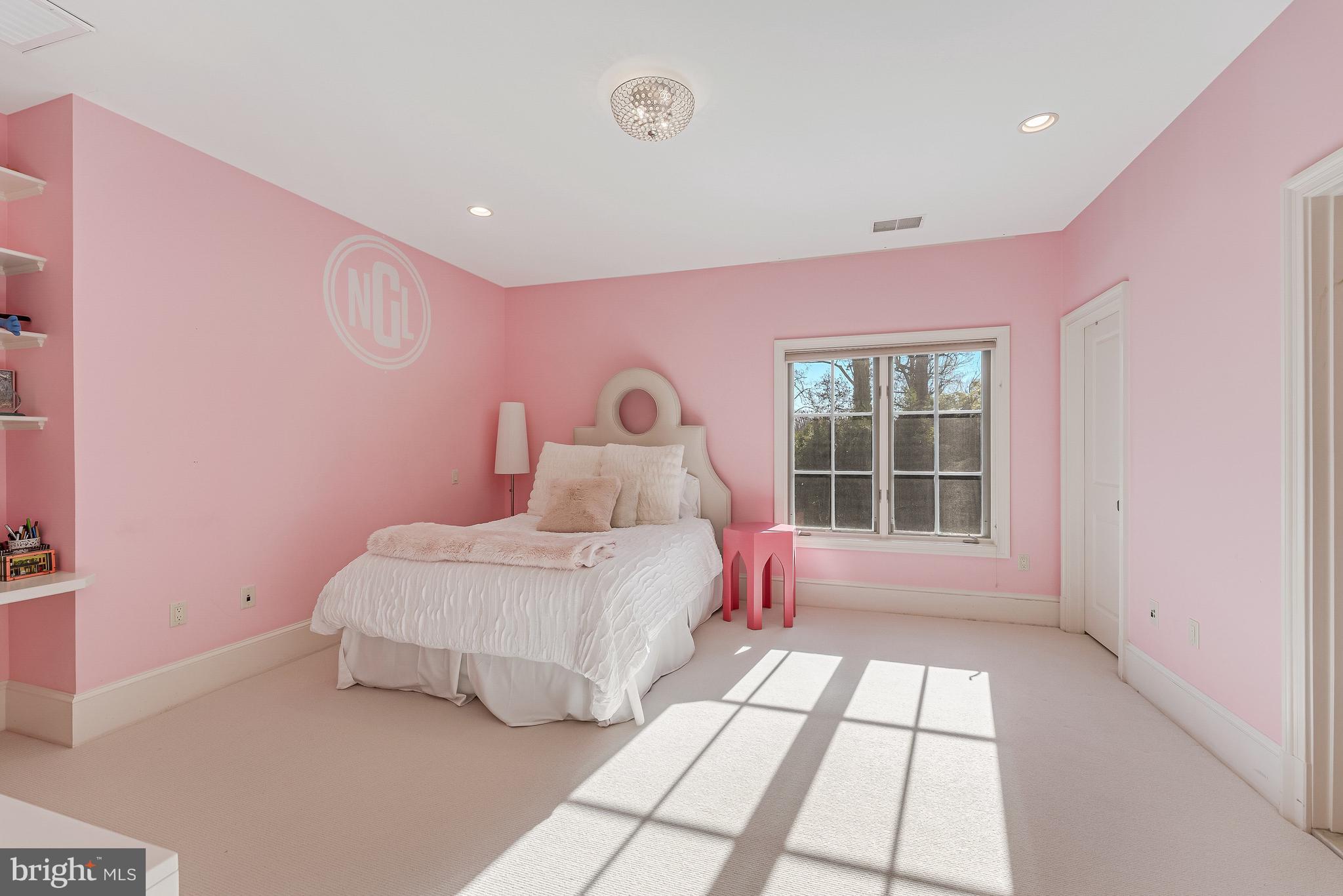 BRADLEY HILLS GROVE - Residential