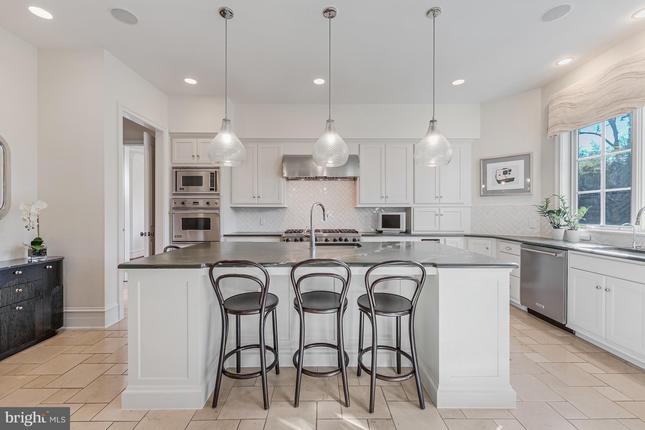 BRADLEY HILLS GROVE - Residential