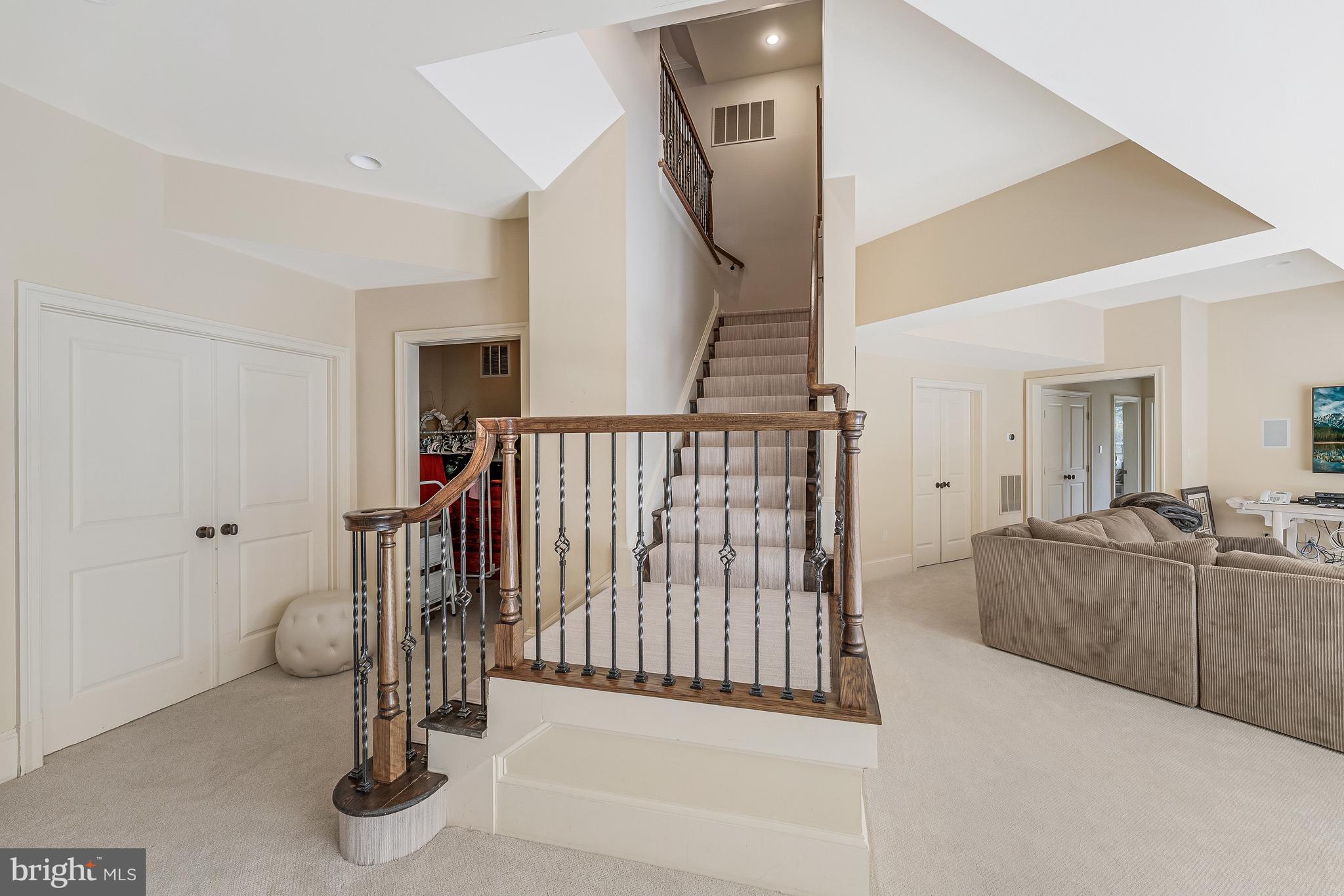 BRADLEY HILLS GROVE - Residential
