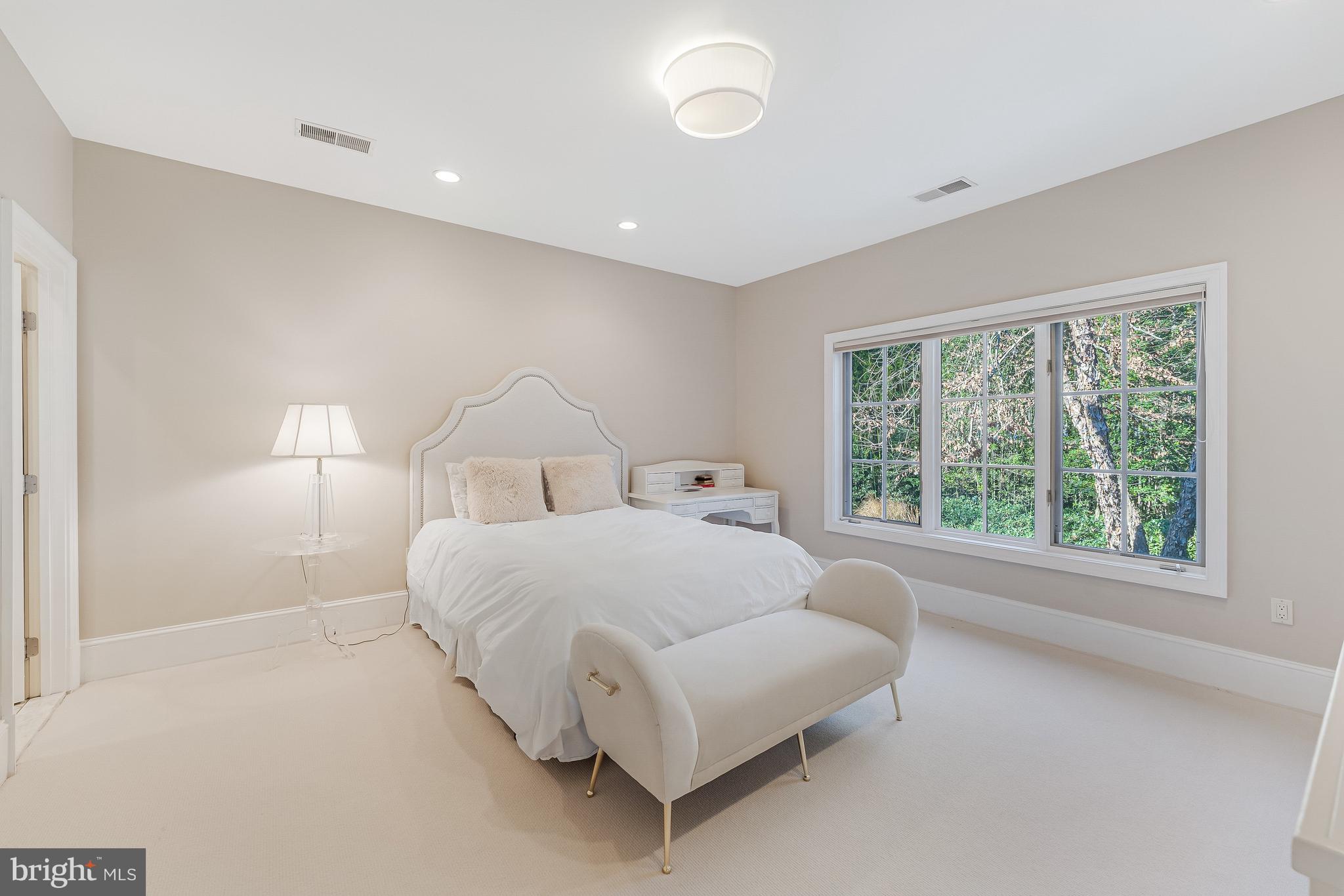 BRADLEY HILLS GROVE - Residential