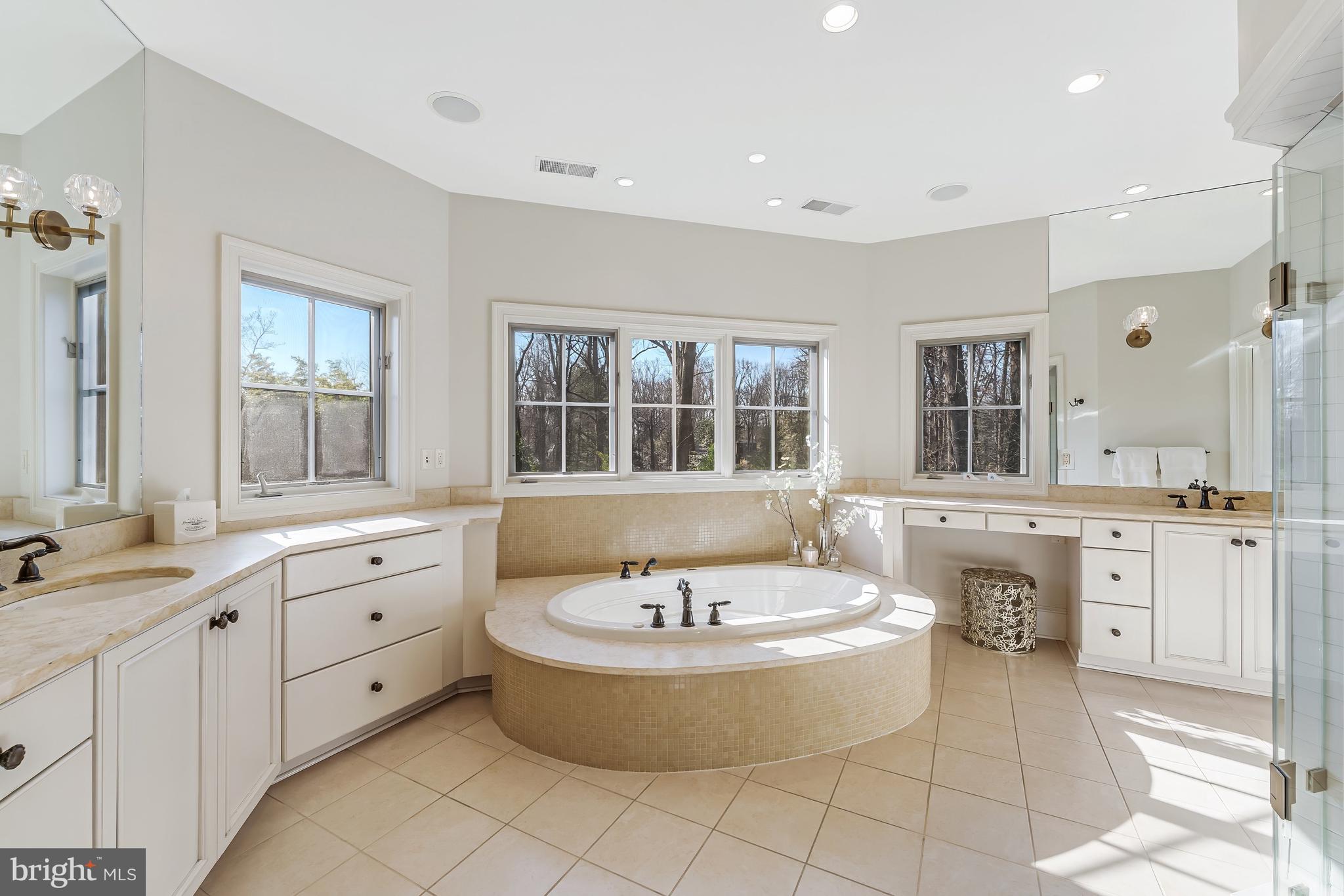 BRADLEY HILLS GROVE - Residential