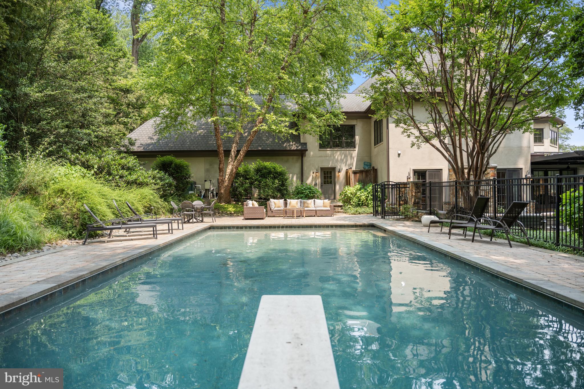 BRADLEY HILLS GROVE - Residential