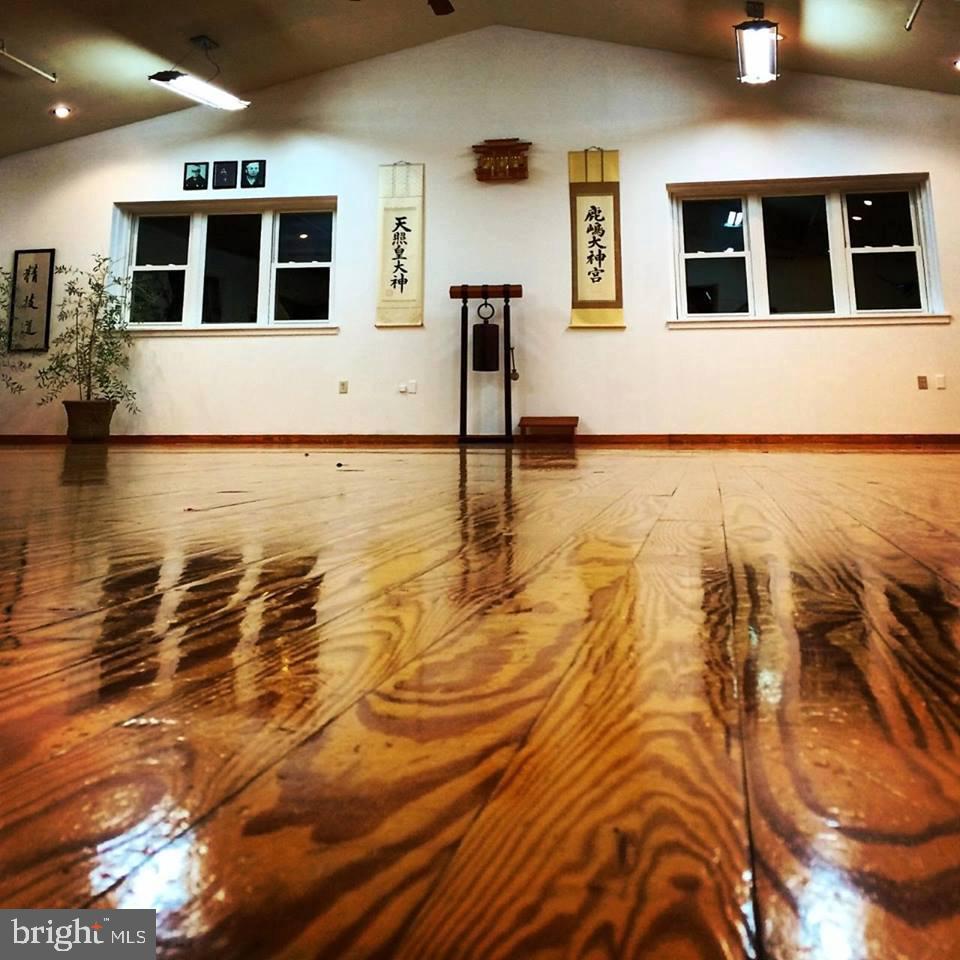 8 N VILLAGE AVENUE