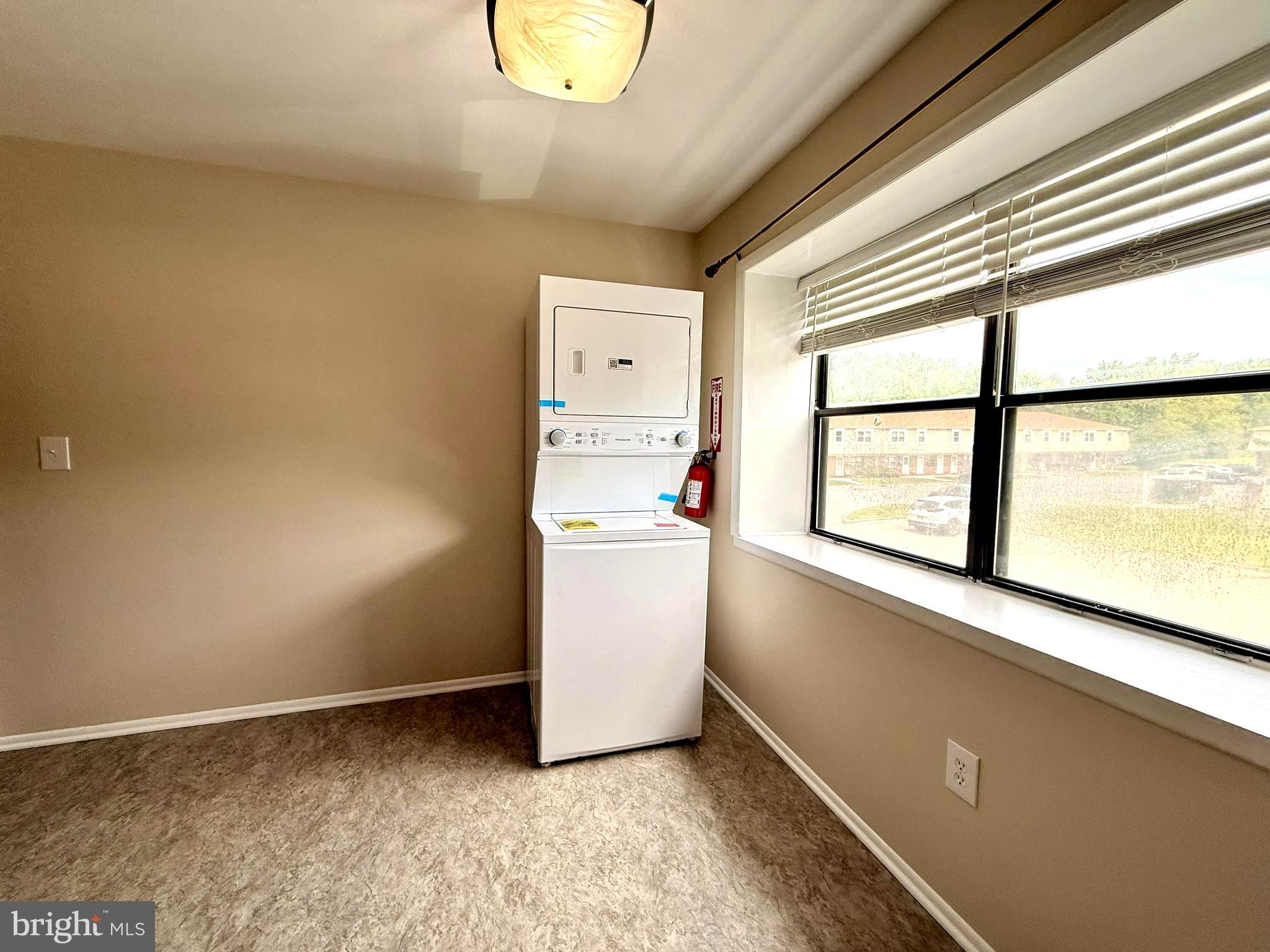 909 SILVER COURT