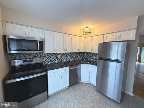 Condo For Sale - 909 Silver Court<br/> HAMILTON, NJ 08690