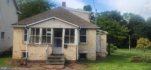 Photo of 33 E Pine Street, MOUNT HOLLY SPRINGS, PA 17065 (MLS # PACB2058058)