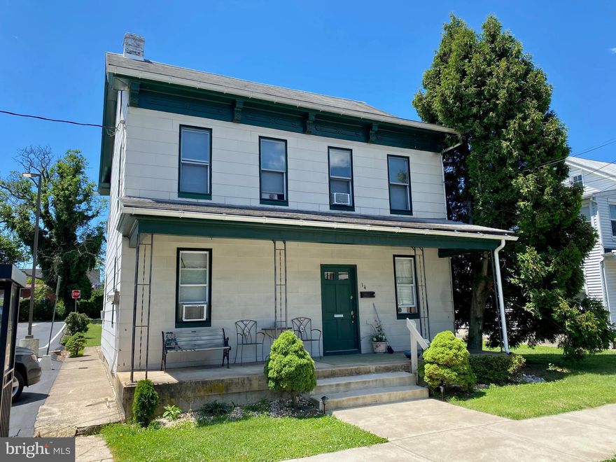 Well maintained 3 Unit in the heart of Robesonia!  3 - 2 BR/1 Bath Units.