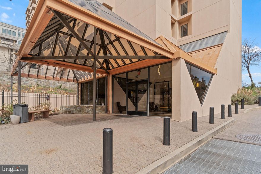 New price — Major building renovations are already underway to the garages, balconies, facade, windows, sliding glass doors and roof. Seller is covering the substantial special assessment for the right offer, making this a wise choice for buyers seeking high value. Don’t miss this rare opportunity to own this magnificent condo in a soon-to-be-transformed building — act now before it’s gone!

Chic and Modern Condo in Vibrant Courthouse! Welcome to this magnificent 1 BR/1BA condo recently renovated in May 2020 and refreshed in 2025. You'll love making your meals in your open kitchen featuring striking marble like quartz counters complete with breakfast bar, fresh white cabinetry and stainless-steel appliances, including a newly installed refrigerator (2025). After enjoying the sweeping Arlington street views from your spacious balcony, you can relax in front of the TV in your generously sized living room. Natural light streams through the sliding glass doors highlighting soft grey painted walls (2025) and rich brown luxury vinyl plank flooring throughout. In your primary bedroom, two closets provide extra storage and the modern bathroom is a clean white. Front loading washer and dryer (2025) are closed off by a stylish barn door. Extra items that won't fit in the closets?  A storage locker conveys. Never worry about where to park. The assigned space in the secure underground garage will always be yours. Woodbury Heights is a luxury high-rise featuring numerous amenities like a welcoming modern lobby, concierge, 24-hour security, controlled access garage parking and an outdoor pool, sauna and fitness room.  
Step outside your door and dive into the energy of Courthouse, where everything you need is just blocks away!
•